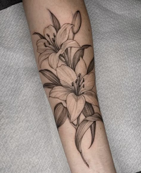 Lily Tattoos For Women Forearm, Giglio Tattoo, Lily Tattoo Sleeve, Lilly Flower Tattoo, Stargazer Lily Tattoo, Lilly Tattoo, Tiger Lily Tattoos, Flor Tattoo, Tattoos Pretty