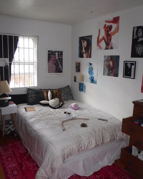 #y2k #bedroom #aesthetic #bammargera #him #cashrina Clean Y2k Room, Y2k Bedding, Bedroom Aesthetic Y2k, Y2k Bedroom Aesthetic, Bedroom Y2k, Bedroom Aesthetic Minimalist, 2000s Room, Bedroom Moodboard, Room Minimal