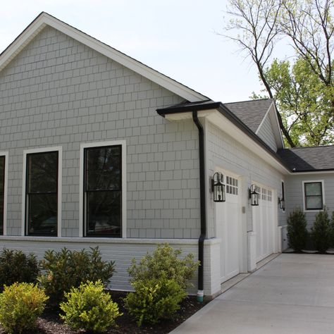 This house has James Hardie Light Mist siding on it with Arctic White trim. The use of straight edge shake siding on the front makes it stand out and look incredible. Hardie Board Shake Siding, Hardie Board Light Mist, Painted Shake Siding, Grey Hardie Board Siding, James Hardie Light Mist Siding, Artic White Hardie Board, Light Mist James Hardie, Light Mist Hardie Siding, Vinyl Shake Siding Exterior