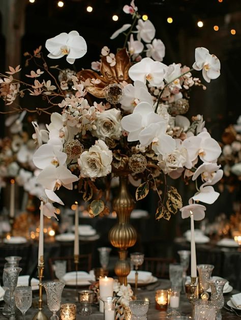 Dark Romance: A Moody Goth Luxe Fall Wedding – A Sparkly Life for Me Edgy Flower Arrangements, Black And White Wedding Table Centerpieces, Black And Gold Flower Arrangements, Wedding Decor Centerpieces, Moody Autumn, Florist Ideas, Speakeasy Party, Wedding Floral Arrangement, Drinks Wedding