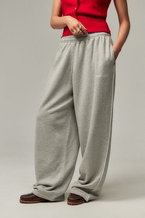 Iets Frans White Joggers, Les Frans Joggers, Urban Outfitters Tracksuit, Grey Iets Frans Joggers, Iets Frans Sweatpants, Lets Frans Joggers, Iets Frans Joggers Outfit, Grey Joggers Outfit, Iets Frans Joggers