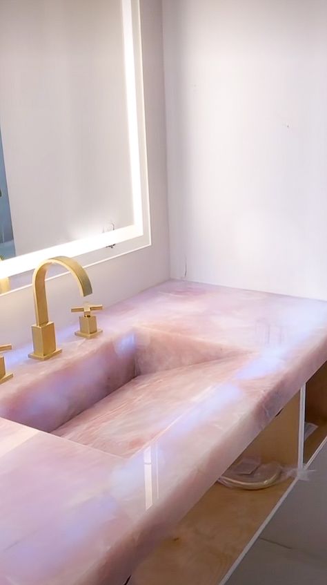 Beautiful rose quartz bathroom counter Mansion Decor Interior, Rose Quartz Bathroom Sink, Rose Quartz Home Decor, Bathroom Counter Quartz, Quartz Sink Bathroom, Rose Quartz Bedroom, Rose Quartz Sink, Pink Quartz Bathroom, Pink Quartz Aesthetic