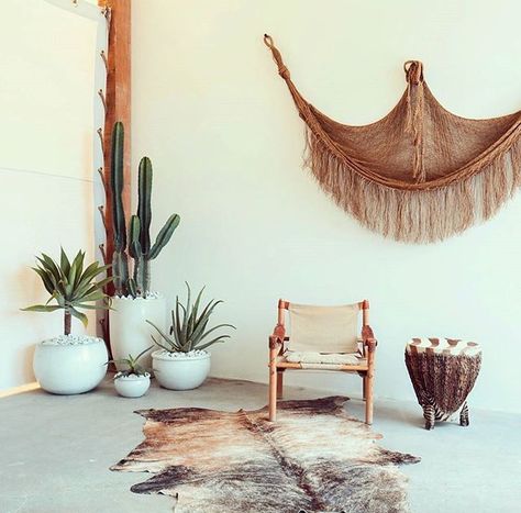 The Now Massage, Earthy Home, Southwest Decor, Desert Homes, Massage Room, Deco Boheme, Decor Interior Design, Interior Spaces, Interior Inspiration