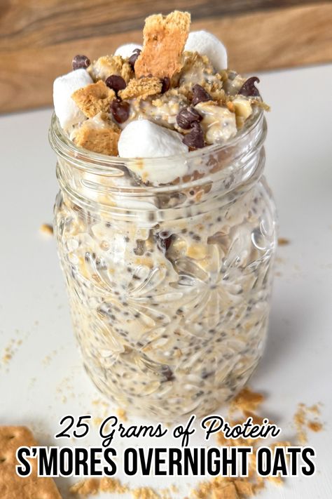 These s'mores overnight oats are a healthy and delicious way to start the day during the fall and winter months! Each serving provides 25 grams of protein and 9 grams of fiber. Yet, it tastes like you're eating dessert for breakfast with the cozy, comforting flavors of a campfire s'mores. Easy to meal prep for a quick and easy grab-and-go breakfasts. Overnight Oats Smores, Smores Overnight Oats, Fall Overnight Oats, Oreo Overnight Oats, Oats Everyday, Blended Overnight Oats, High Protein Overnight Oats, 25 Grams Of Protein, Savory Quinoa