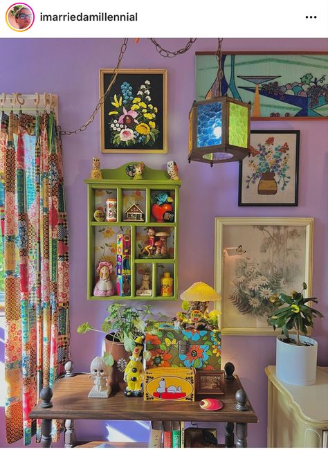 Boho Maximalist Wall Decor, Living Room Wall Decor Ideas Maximalist, Maximalist Dollhouse, Maximalist Vanity Room, Hippie Livingroom Wallpaper, 70’s Decor, 70s House, 70s Home, Deco Boheme