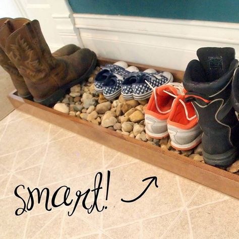 Boot trays don’t have to be fancy to do the job. Here are 12 DIY entryway boot tray ideas, some of which you can make in just minutes. Shoe Tray, Garderobe Design, Old Dresser Drawers, Vstupná Hala, Boot Tray, Apartment Entryway, Boot Storage, Diy Decoracion, Farmhouse Side Table