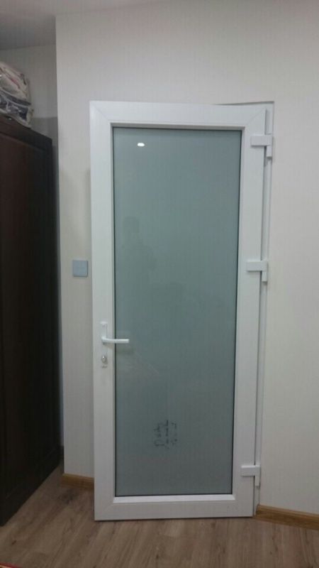 Aluminium Doors Design Modern, Aluminum Doors Design For Bathroom, Glass Bathroom Door, Aluminium Door Design, Aluminium Glass Door, Folding Windows, Upvc Door, Modern Entry Door, Aluminium Door