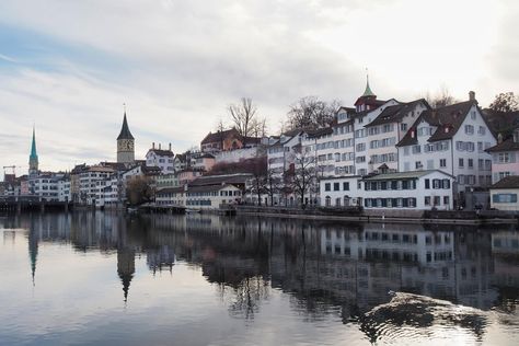 Zürich Limmat River in February Lakeside Park, Places In Switzerland, London Pubs, Quick Getaway, Mall Of America, Vegetarian Restaurant, Royal Caribbean Cruise, Switzerland Travel, Caribbean Cruise