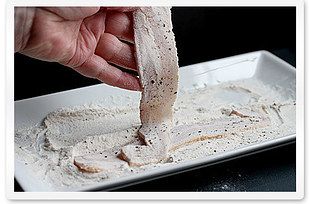 Dredge bacon in flour before cooking for optimum crispness. | 17 Pro Cooking Moves You Learn Working In Restaurants Perfect Bacon, Oven Baked Bacon, Cooking Dried Beans, Bacon In The Oven, Cooking Bacon, Baked Bacon, Kitchen Smells, Cooking With Olive Oil, Oven Cooking