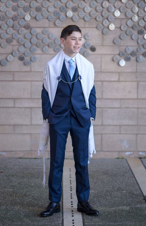 Mitzvah Peninsula Temple Sholom | Shoey Sindel Photography Bar Mitzvah Photography, Prom Suit, Male Style, White Suit, Prom Suits, Iconic Photos, Bar Mitzvah, Bat Mitzvah