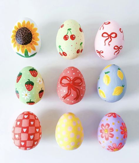 Easter Egg Painting Ideas Creative, Creative Easter Egg Decorating, Paint On Ceramic, Easter Egg Decorating Ideas, Egg Decorating Ideas, Ghanda Clothing, Creative Easter Eggs, Easter Paintings, Easter Egg Art