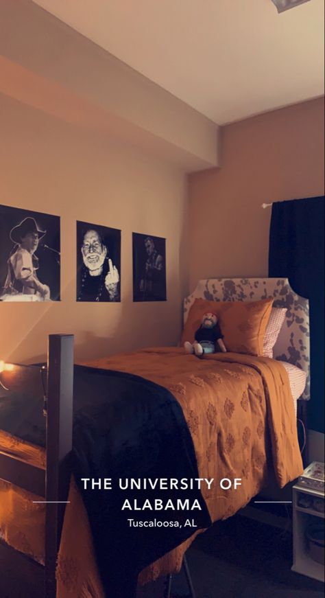 College Dorm Room Ideas Western, Dorm Room Ideas Western, Western College Dorm, Western Dorm Room Ideas, Western Dorm Room, Punchy Cowgirl, Vintage Western Decor, Dorm Aesthetic, Aesthetic Western