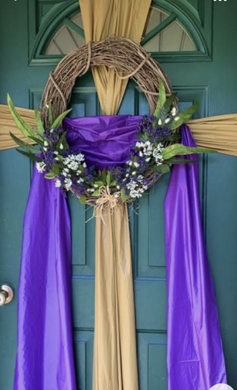 Lent Decorations For Church, Easter Front Door, Church Altar Decorations, Easter Door Decor, Church Easter Decorations, Easter Wreath Diy, Easter Craft Decorations, Easter Food, Christmas Wreaths Diy Easy