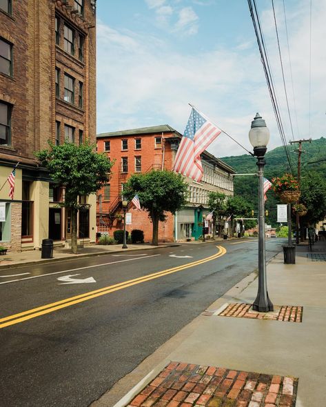 Scenes from Hinton, West Virginia Model Railroad, May 31, West Virginia, Virginia, Street View, Photography, Animals, Instagram