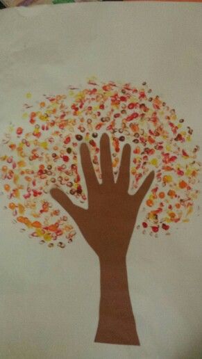 Q Tip Tree Painting, Fall Q Tip Painting, Fall Tree Painting With Cotton Balls, Autumn Finger Painting, Handprint Fall Tree, Fall Tree Q Tip Painting, Finger Paint Fall Tree, Butterflies Classroom, Fall Crafts For Toddlers