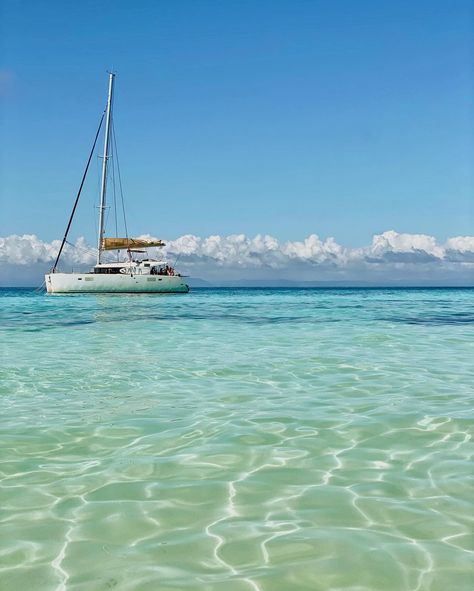 Karina 👣 on Instagram: “The only acceptable form of “winter blues” 💙 Wanna go to Belize with EF Ultimate Break? Just follow the link in my bio to sign up! And get…” Ef Ultimate Break, Belize Vacations, Tropical Getaways, Winter Blues, Tropical Vacation, Beautiful Islands, Central America, The Caribbean, Belize