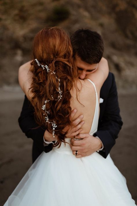 Pacific Northwest Beach Elopement in Brookings, Oregon Red Head Wedding, Ginger Bride, Ginger Wedding, Aesthetic Design Ideas, Redhead Bride, Brookings Oregon, Oregon Coast Elopement, Southern Oregon Coast, Coast Elopement