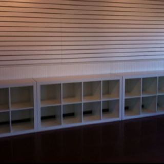 Slatwall and shelving from Ikea Slat Wall Store Display, Slat Wall Display Retail, Slatwall Display Ideas, Slatwall Ideas Retail, Optometry Design, Colonial Remodel, Baby Store Display, Boutique Store Displays, Gift Shop Displays