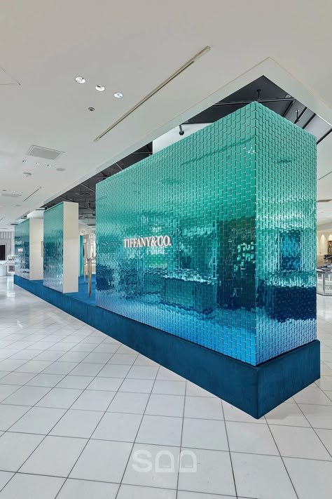 Tiffany & Co. Bird On A Rock Pop-Up and Window Installation, Isetan Shinjuku Japan. Isetan Shinjuku, Brand Exhibition, Shinjuku Japan, Westfield Stratford, Retail Store Interior Design, Colour Architecture, Window Display Design, Clinic Interior Design, Retail Store Interior