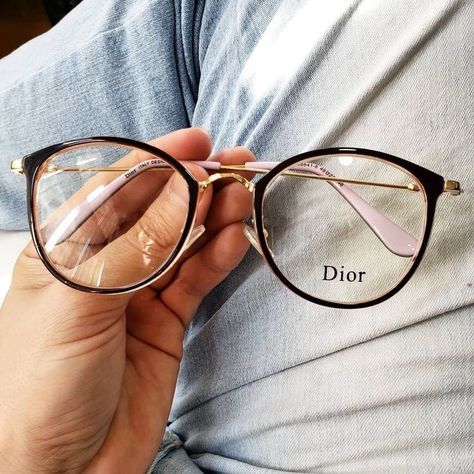 Glasses For Round Faces, Cute Glasses Frames, Glasses Frames Trendy, Classy Glasses, Glasses Inspiration, Hipster Glasses, Glasses Trends, Womens Glasses Frames, Dior Model