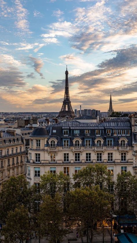 Paris Dream, France Aesthetic, رعب نفسي, Pretty Landscapes, Golden Light, Dream Travel Destinations, Setting Sun, Dream City, City Aesthetic