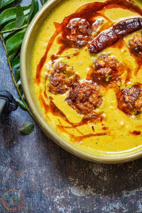 Punjabi Kadhi Recipe | This That More | Popular Recipe Punjabi Kadhi Recipe, Indian Dishes Recipes, Kadhi Recipe, Yogurt Curry, Rice Curry, Cooking Curry, Potato Fritters, Indian Dinner, Easy Curry