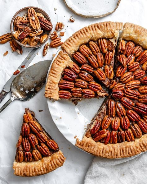 Vegan Pecan Pie (No Corn Syrup!) - Food Sharing Vegan Pecan Pie With No Corn Syrup, Corn Syrup Free Pecan Pie, Pecan Pie Recipe No Corn Syrup, No Corn Syrup Pecan Pie, No Corn Syrup Pecan Pie Recipe, Vegan Pecan Pie, Vegan Pecan, Vegan Pie Crust, Vegan Holiday Recipes