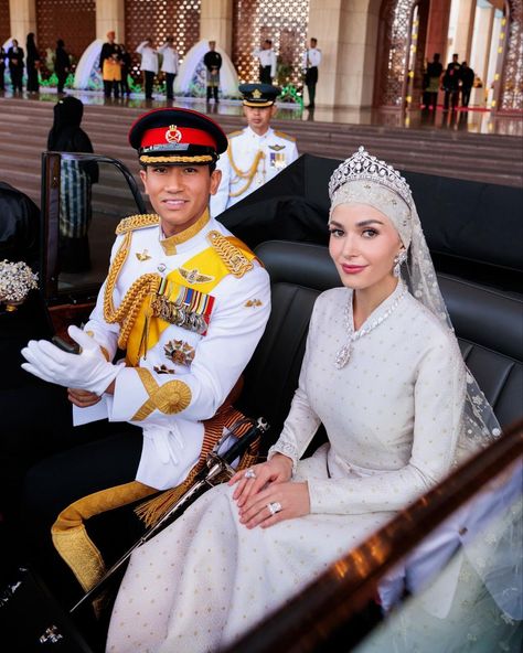 Abdul Mateen, Opulent Wedding, Royal Brides, Preppy Chic, Royal Princess, Royal Weddings, Stunning Gowns, Brunei Darussalam, Royal Wedding