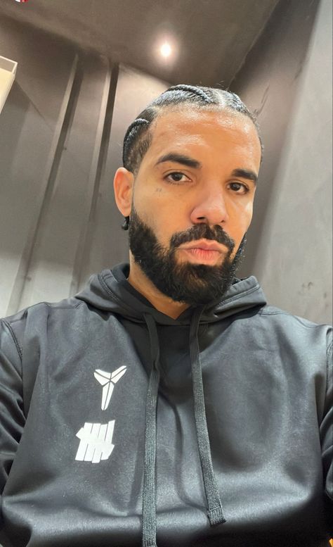 Drake Video, Drake's Birthday, Drake Photos, Drake Drizzy, Cute Travel Outfits, Drake Graham, Aubrey Drake, Artists And Models, Baddie Outfits Casual