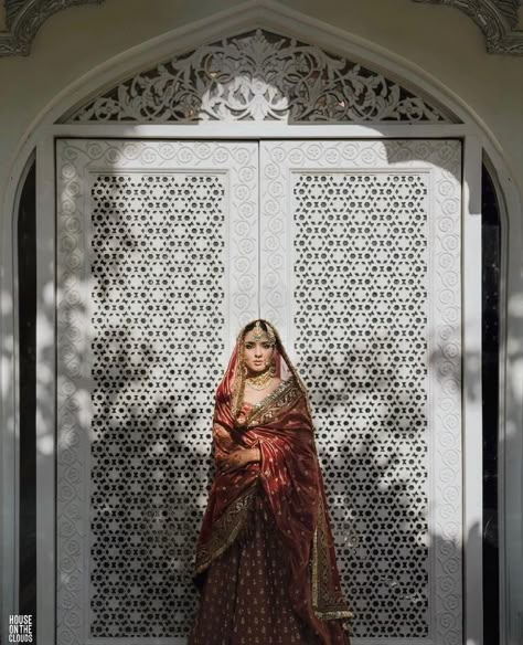 Indian Bride Poses, Indian Wedding Poses, Bride Photos Poses, Groom Photoshoot, Indian Bridal Photos, Indian Wedding Couple Photography, Bride Photography Poses, Desi Bride, Indian Wedding Couple