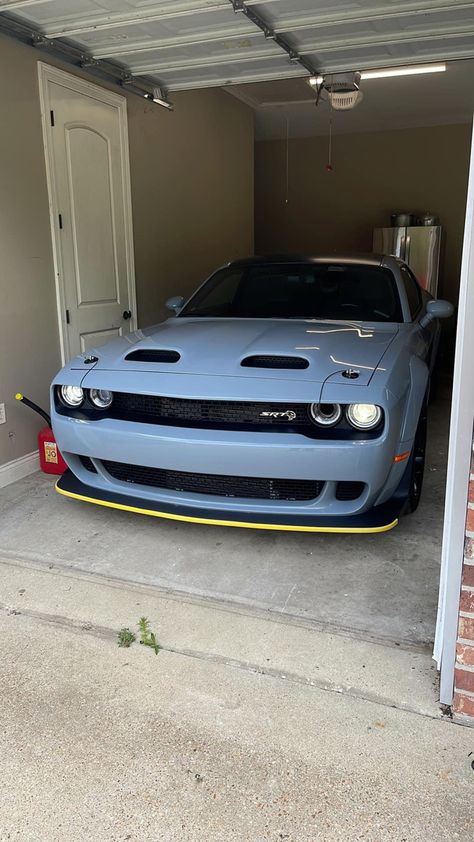 Srt Challenger, Charger Hellcat, Dodge Charger Hellcat, Charger Srt Hellcat, Dream Cars Mercedes, Dodge Muscle Cars, Fast Sports Cars, Hellcat Challenger, Pimped Out Cars