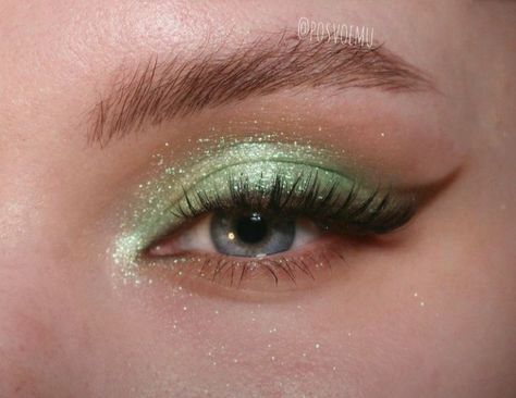 Green Eyeshadow Looks Natural, Green Eyeshadow Looks Blue Eyes, Tiana Eye Makeup, Natural Glam Prom Makeup Green Eyes, Tinkerbell Sweet 16 Dress, Tinker Bell Halloween Makeup, Eyeshadow With Green Dress, Sage Eyeshadow Looks, Tiana Princess And The Frog Makeup