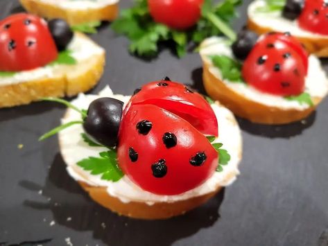 Ladybug Tomato appetizers - Simple Tasty Eating Ladybug Appetizers, Ladybug Food, Cherry Tomato Appetizers, Tomato Appetizers, Turkish Food, Recipes For Kids, Fun Lunch, Cream Cheese Spreads, Black Food