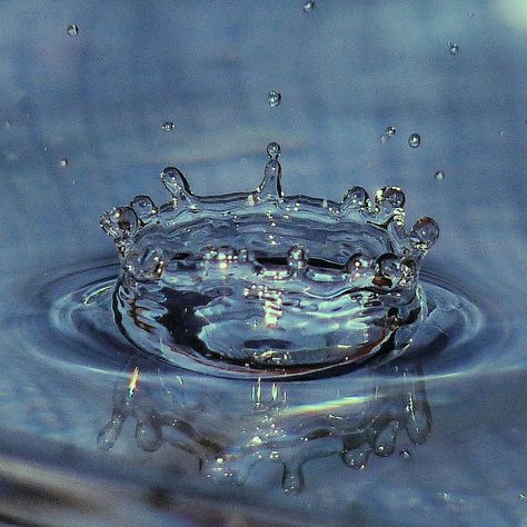 Water Droplet Splash, Water Droplet Aesthetic, Water Droplets Aesthetic, Water Splash Aesthetic, Water Drop Aesthetic, Reflection Drawing Reference, Splashing Water Photography, Water Photography Ideas, Water Splash Photography