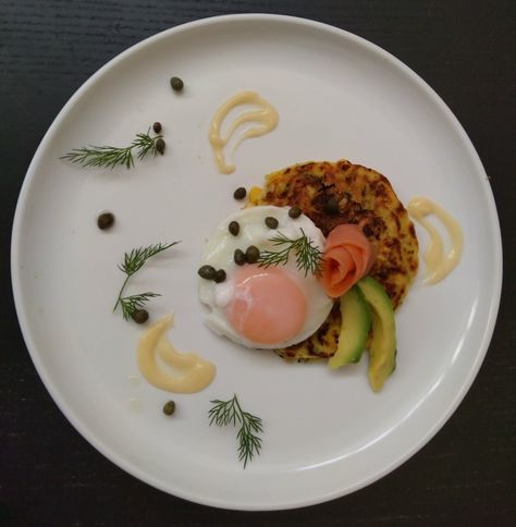 Zucchini and corn fritters, poached egg, salmon, avocado, hollandaise sauce, capers, dill Egg Dishes Plating, Egg Plating Ideas, Egg Plating, Zucchini And Corn Fritters, Plated Dessert, Salmon Avocado, Corn Fritters, Dessert Plating, Hollandaise Sauce