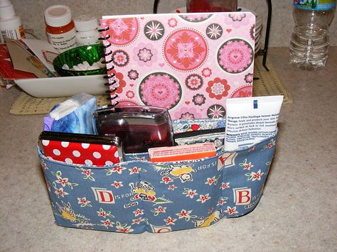 One Hour DIY Purse Organizer -Link to instructions: http://www.thegivingflower.de/patterns/Purse_Organizer_Recipe18_11.pdf Purse Organizer Pattern, Diy Purse Organizer, Purse Organizer Insert, Purse Insert, Pattern Purse, Diy Bags Purses, Purse Organizer, Sewing Purses, Diy Purse