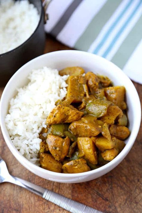 Hotttt! This Jamaican chicken curry recipe will hit the spot if you are looking for strong and assertive flavors! Only 10 minutes to prep. Serves 4. Jamaican Chicken Curry Recipe Here's the deal: This is not an authentic Jamaican Jamaican Chicken Curry, Jamaican Chicken, Jamaican Curry Chicken, Jamaican Curry, Jamaican Dishes, Yellow Curry, Chicken Curry Recipe, Curry Chicken Recipes, Jamaican Recipes