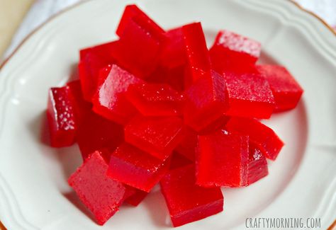 jello gummies recipe Jello Gummies Recipe, Jello Gummies, Jello Jigglers, Gummy Snacks, Snack To Make, Gummies Recipe, Crafty Morning, Bite Size Food, School Recipes