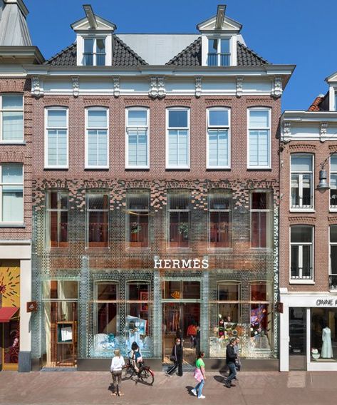 A store in Amsterdam features a façade made entirely out of glass bricks. ‘Crystal Houses’, accommodating the Hermès store, has a jewel-like façade creating a distinctive building without compromising the city’s historical character.  #glass #glazing #amsterdam #glassindustry #historicalbuilding #buildingdesign #building #construction #design #architect #architects #architecture #buildingindustry #constructionindustry #time54 Mvrdv Architecture, Hermes Store, Brick Store, Retail Facade, Storefront Design, Glass Building, New Architecture, Glass Brick, Traditional Building