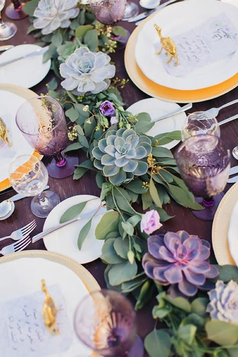 Succulent Wedding Decor, Succulent Wedding Centerpieces, Rustic Wedding Decorations, Violet Wedding, Deco Champetre, Purple Succulents, Tafel Decor, Succulent Bouquet, Succulent Centerpieces