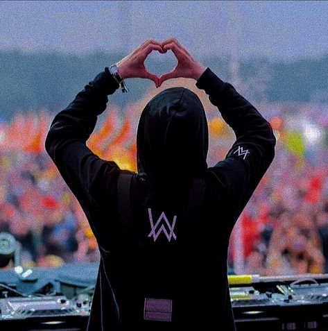 Walker Join, Hoodie Images, Dj Art, Alan Walker, Walkers, Follow For More, Dj, Music, Anime