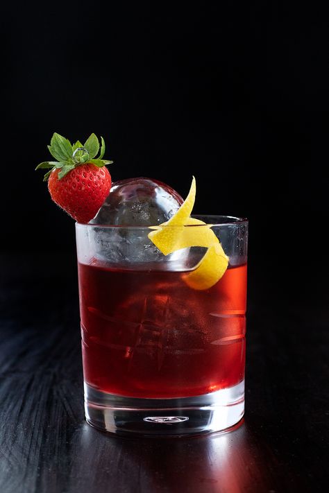 Strawberry Negroni Recipe - Moody Mixologist Negroni Aesthetic, Moody Mixologist, Blackberry Gin, Easy Gin Cocktails, Drink Painting, Vermouth Cocktail, Pomegranate Liqueur, Negroni Recipe, Limoncello Cocktails