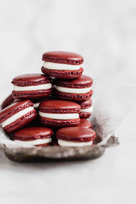 Red Velvet Macarons with cream cheese frosting - Broma Bakery Red Velvet Macarons Recipe, Red Velvet Macarons, Chocolate Macaroons, Broma Bakery, Blackberry Syrup, Chocolate Macaron, Wedding Cake Recipe, Macaroon Recipes, Macaron Recipe