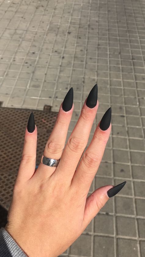 Matte Black Nails Pointy, Matte Black Nails Design Stilettos, Med Length Stilleto Nails, Black Pointy Halloween Nails, Short Stelito Nails Black, Short Nail Stilleto Ideas, Black Stilettos Nails, Black Nails Stiletto Short, Black Short Stiletto Nails