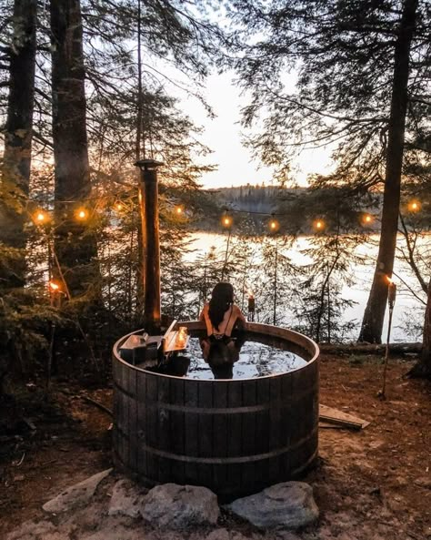 Wood-fired cedar hot tubs for your off-grid cabin, cottage or resort. Book your tub with a $500 deposit today! Canada's leading manufacturer of wood-fired hot tubs. Built to last a lifetime on the Sunshine Coast of Canada. Photo: @theloftypinescabin⁠ Hippy Hot Tub, Huff House Haus, Huff Haus, Busniss Ideas, Glamping Retreat, Jacuzzi Ideas, Sauna Outdoor, Chalet Cabin, Wood Fired Hot Tub