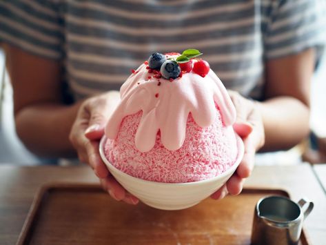 Kakigori #Japan #sweet Japanese Shaved Ice, Shaved Ice Recipe, Japan Dessert, Desserts Japonais, Fried Ice Cream, Mexican Dessert, Japanese Sweet, Japanese Dessert, Shaved Ice