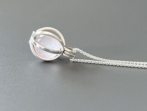 The pendant can be called a “gem holder”, as a stone can be removed easily and replaced with any other one of your choosing with size 12 mm or smaller in diameter. Just remove the chain, open a pendant, replace the stone and close the pendant back. Elegant delicate design, perfect as a unique special gift for you or your loved ones. Crystal Locket, Packaging Jewelry, Crystal Holder, Edgy Jewelry, Ball Necklace, Quartz Sphere, Delicate Design, Funky Jewelry, Cute Jewelry