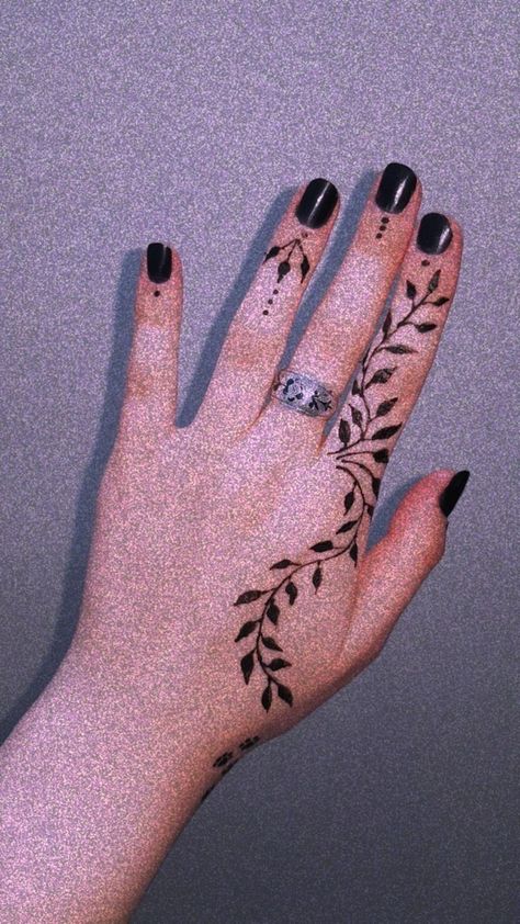 Hanna Tattoo, Simple Hand Tattoos, Diy Henna, Cute Henna Tattoos, Small Henna, Henna Drawings, Henna Inspired Tattoos, Cute Henna, Tato Henna