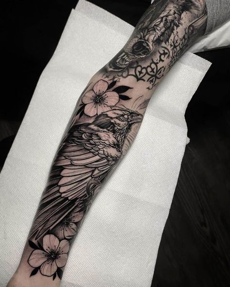 Explore 60+ unique and spiritual raven tattoo designs with meaningful explanations gathered in our article. Choose one that suits your character the best! Raven Tattoo Feminine Arm, Raven Tattoos, Rabe Tattoo, Tattoos Masculinas, Wolf Tattoo Sleeve, Feminine Tattoo Sleeves, Saved Tattoo, Tattoo Meanings, Bird Tattoos