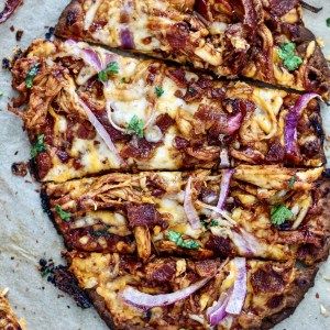 BBQ Chicken Bacon Flatbreads - Shredded Chicken Pizza, Chicken Flatbread Recipes, Bbq Chicken Flatbread, Best Pizza Dough Recipe, Flatbread Pizza Recipes, Bacon Pizza, Chicken Flatbread, Bbq Bacon, Bbq Chicken Pizza